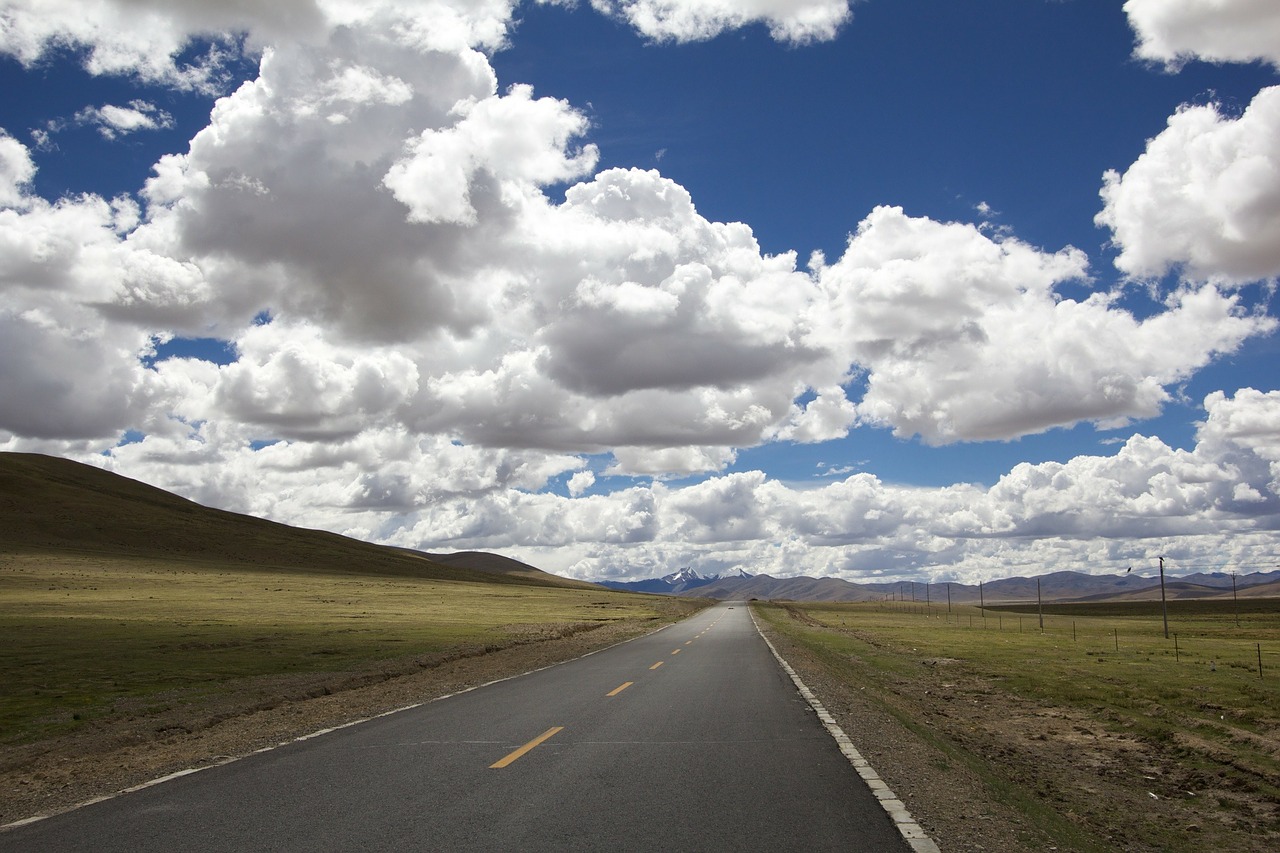 from https://pixabay.com/en/road-distance-landscape-horizon-348544/